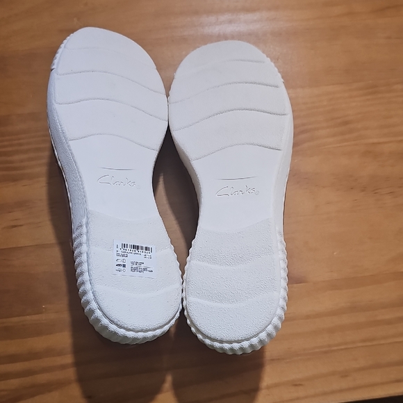 Clarks Caroline Grace Tan Leather Side Zip Sneaker Size 10 Wide - Picture 5 of 7